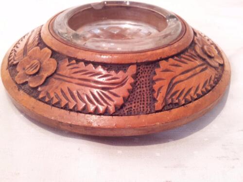 FINE  ARTS & CRAFTS TURNED AND CARVED ASHTRAY WITH ORIGINAL GLASS INSERT - Picture 1 of 1
