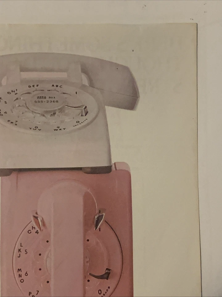 Teléfono Bell System 1965 anuncio impreso rosa giratorio teléfono de pared de colección años 60 etiqueta de ganga Foto 3 de 4