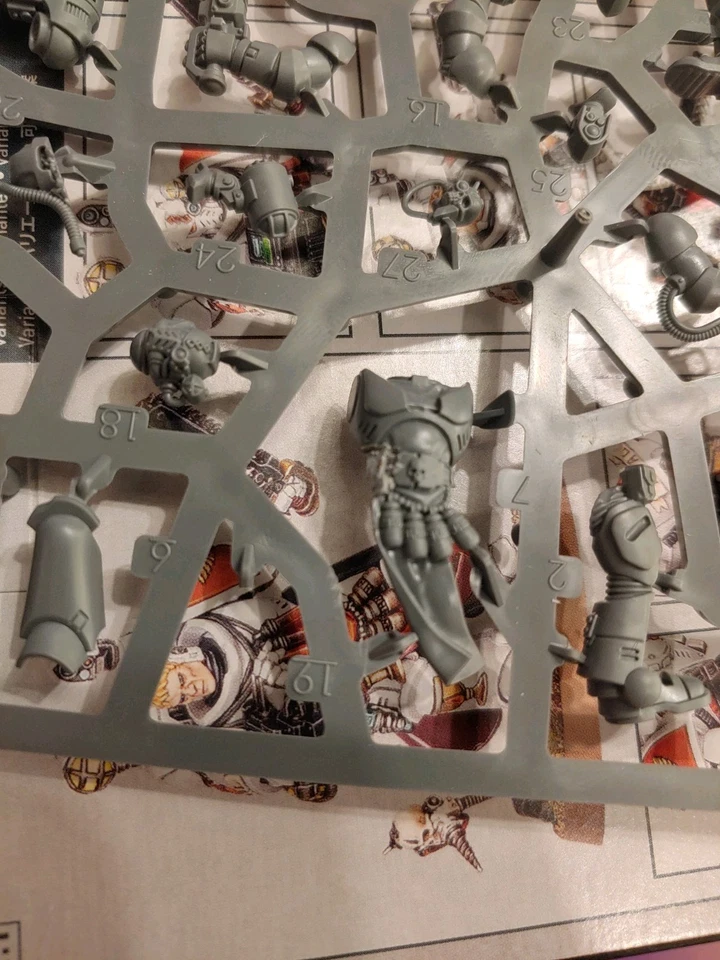 Warhammer 40K Marines Espaciales Ángeles Sangrientos SANGUINARY PRIEST Broca Cáliz de Sangre Foto 3 de 4