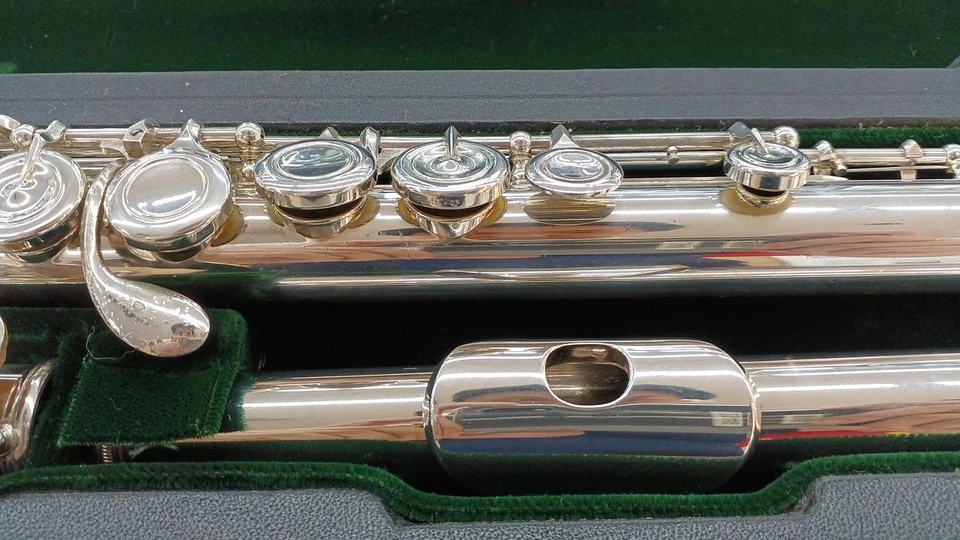 Altus Flute A907 with Case Well-maintained - Image 3 of 4