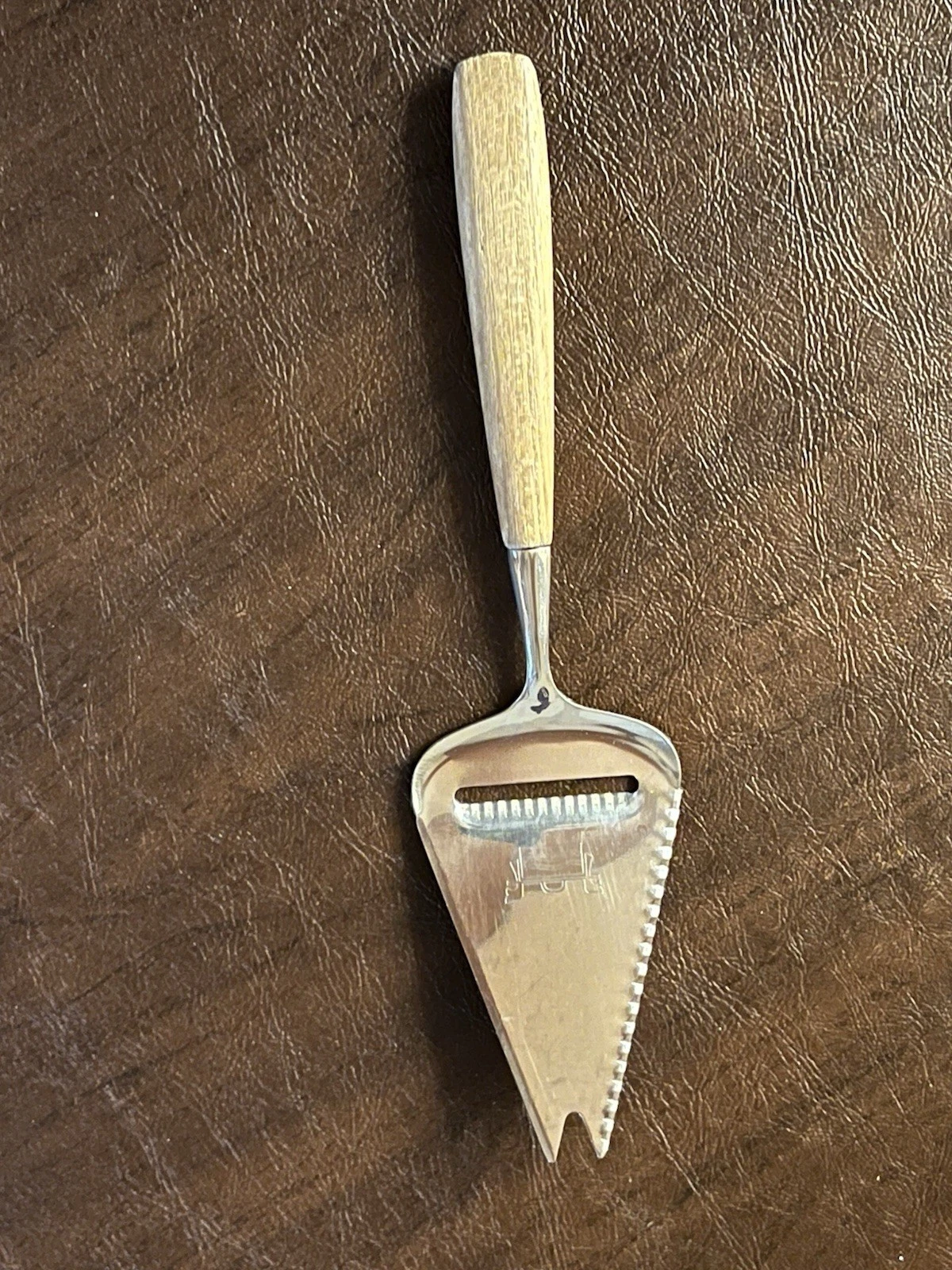 Norway 18/8 Stainless Cheese Plane Serrated Blade Wood Handle Pointed Server