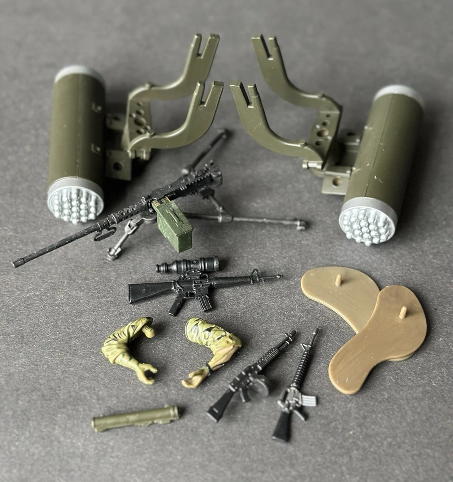 Ultimate Soldier 1:18 UH-1C Huey Helicopter Pilot 7th Air Cav 21st Century Toys - Image 2 of 4