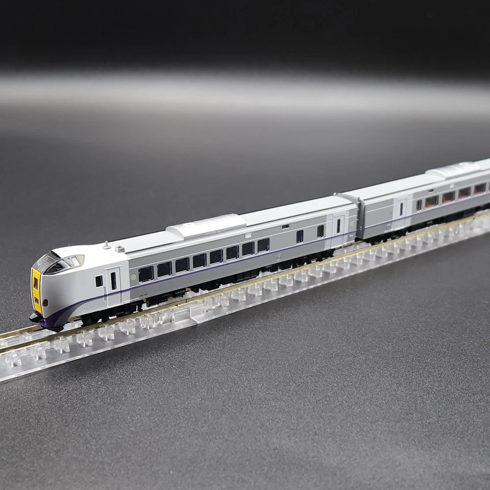 Tomix 98472 - Kiha 261-1000 'Super Hokuto' (New Livery)(4-Car Base Set) - Spur N