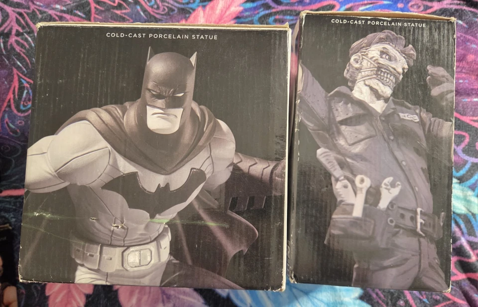 Lote de 2 estatuillas de porcelana blancas y negras de Batman y el Joker DC Collectibles NUEVAS Foto 2 de 4