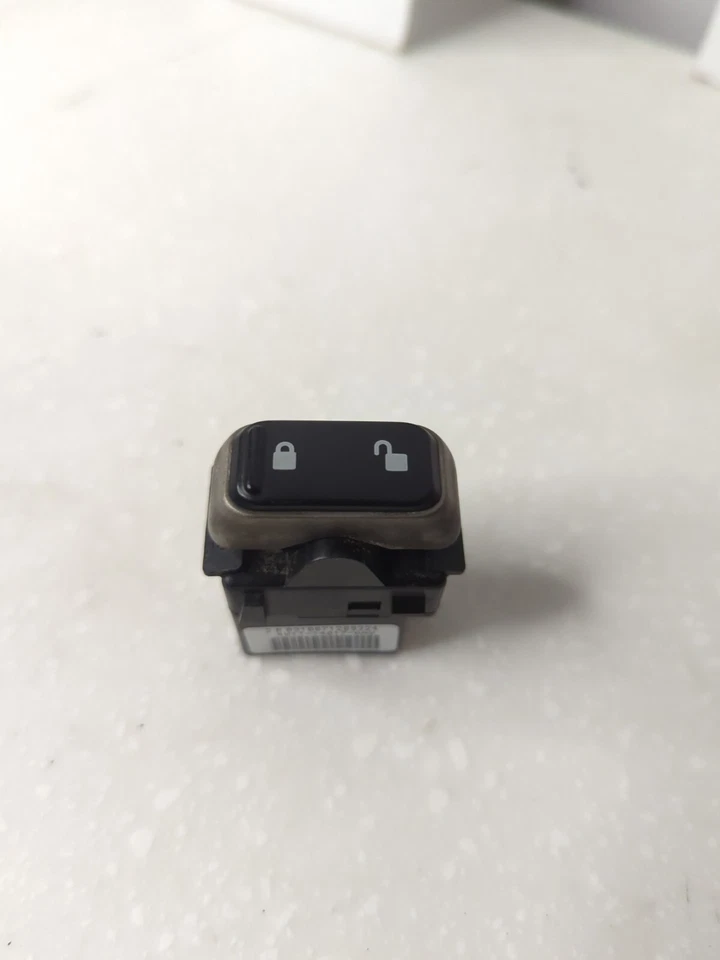 Botón interruptor cerradura puerta Motorcraft SW-7197 se adapta 04-08 Lincoln Town Car Foto 4 de 4