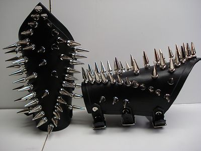 LEATHER SPIKED GAUNTLET.DEATH THRASH...(MDLG0047).....SEPULTURA