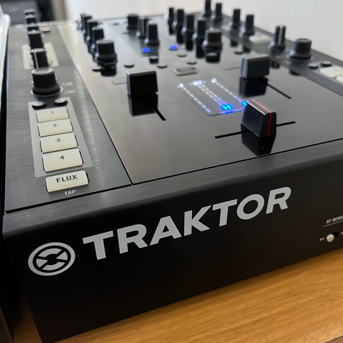 DJ機材 Traktor z2 innofader DIY: Innofader PNP + Traktor Kontrol Z2 Mixer/Controller