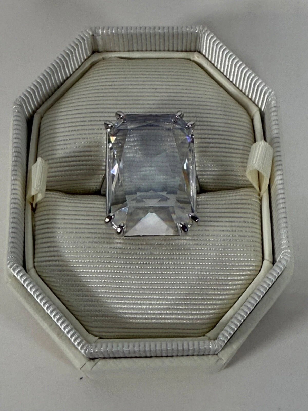 Swarovski Mesmera Rhodium Plated Cocktail ring Oversized Crystal 55 EUR / 7 USA