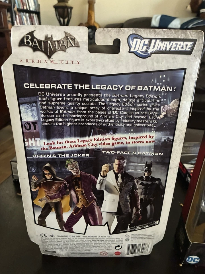 Figura Mattel DC Universe Arkham City Batman Legacy Edition 7" WW50 Foto 3 de 3