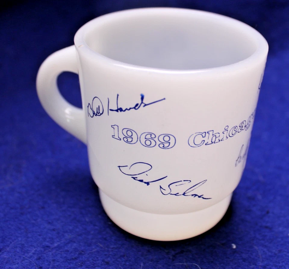 SET OF 4 VINTAGE CHICAGO CUBS BULL PEN MUGS white blue signatures milk glass - Image 2 of 4