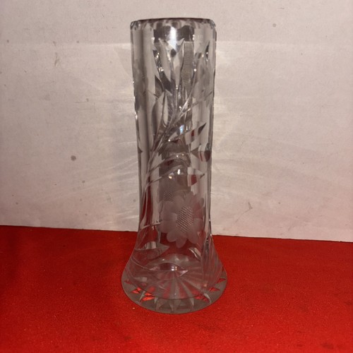 Beautiful Elegant pressed glass 6.5” Tall -Estate Find - Foto 1 di 10