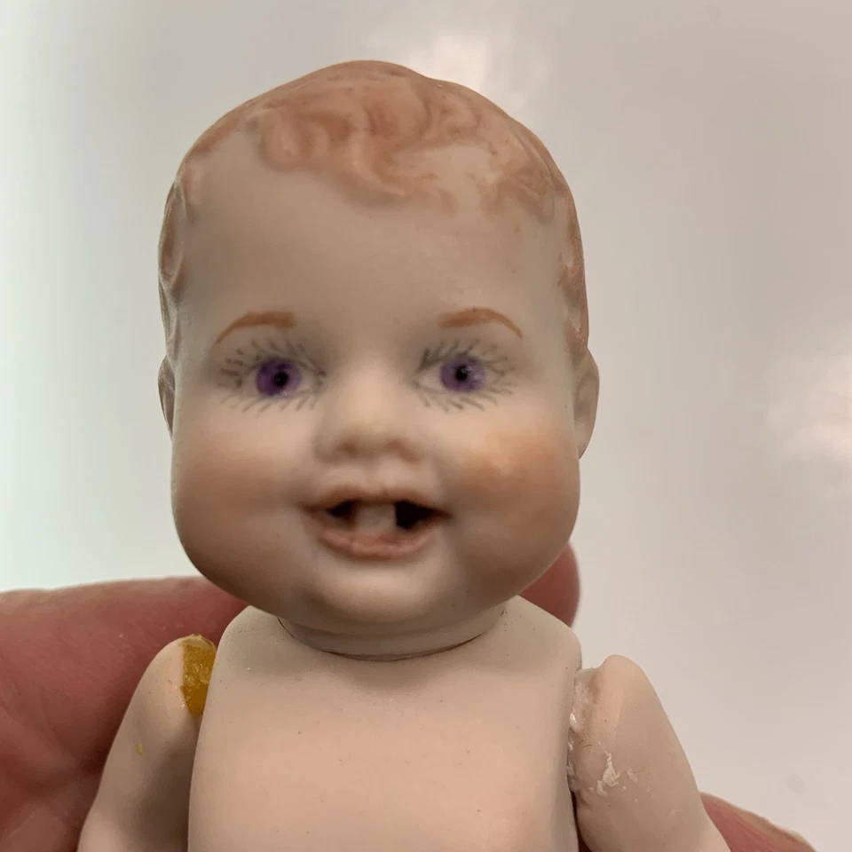 Muñeca vintage todo bisque 4 1/4" con brazos articulados Foto 2 de 3