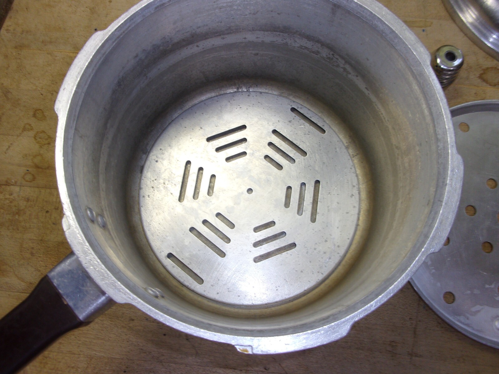 vtg. Presto Cook Master 5 piece 4 QT Pressure Cooker # 604 with Jiggler/gasket