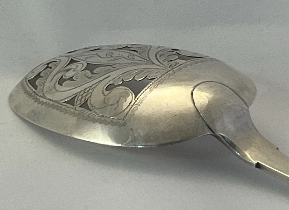 Антикварная датская серебряная христианская сервировочная ложка 830 Jens Thorning с пирсингом и чеканкой - Изображение 4 из 4