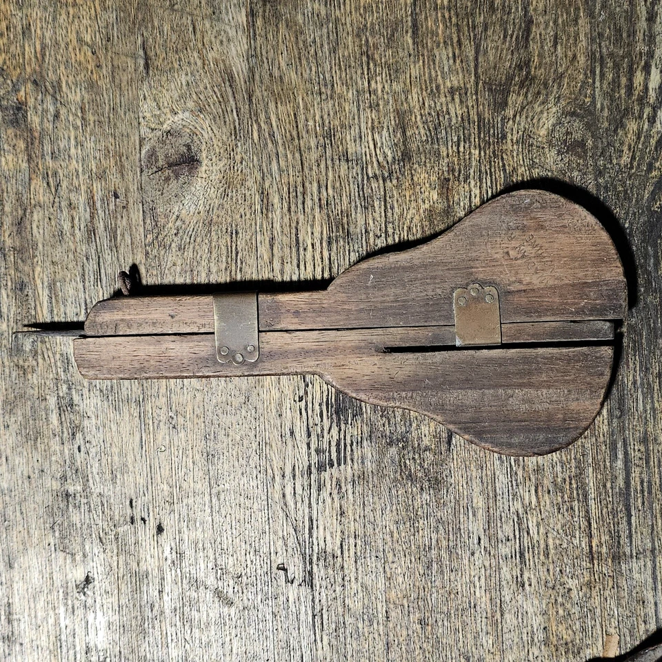 Vintage Canadian Machine Rug Hooking Tool. Good Condition Free Post - Image 2 of 4