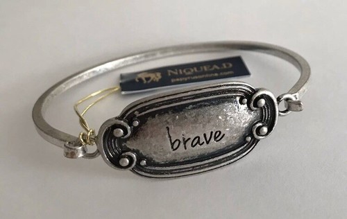 BRAVE Front Line Heroes Nurse Doctor Bulk Gift Inspirational Bracelet - 第 1/1 張圖片