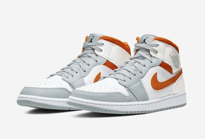 Nike Men's Air Jordan Retro I 1 Mid 