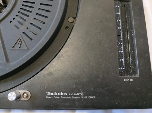 Technics SL1210 MK2 incomplete for spares or repair - Picture 8 of 12