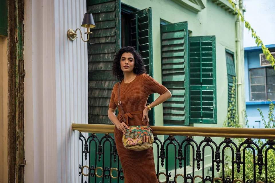 Bolso mediano convertible de cuero genuino Anuschka para mujer&#8217;s - pintado a mano extendido Foto 3 de 4