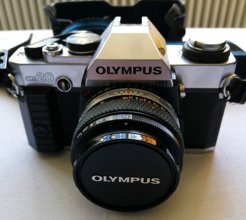 Obiettivo Olympus OM20 SLR 50mm Zuiko + 3 obiettivi extra, unità flash T20, treppiede e borsa. - Foto 2 di 24