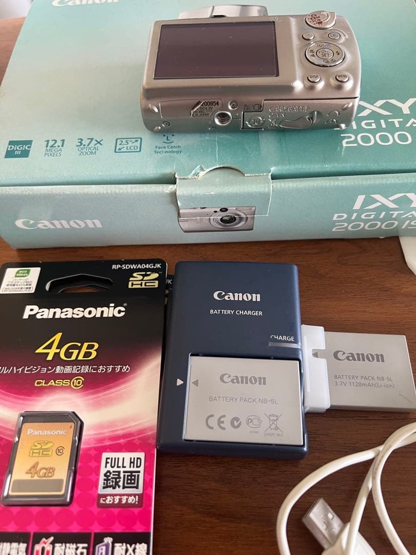 Canon IXY DIGITAL 2000IS Compact Digital Camera 12.1MP with