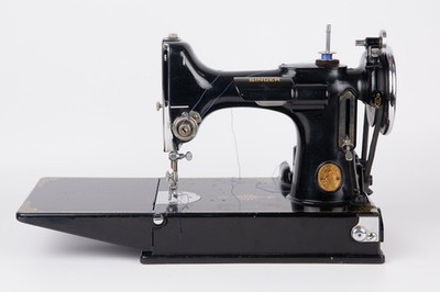 1933 Singer 221 Featherweight with Case, Working Condition