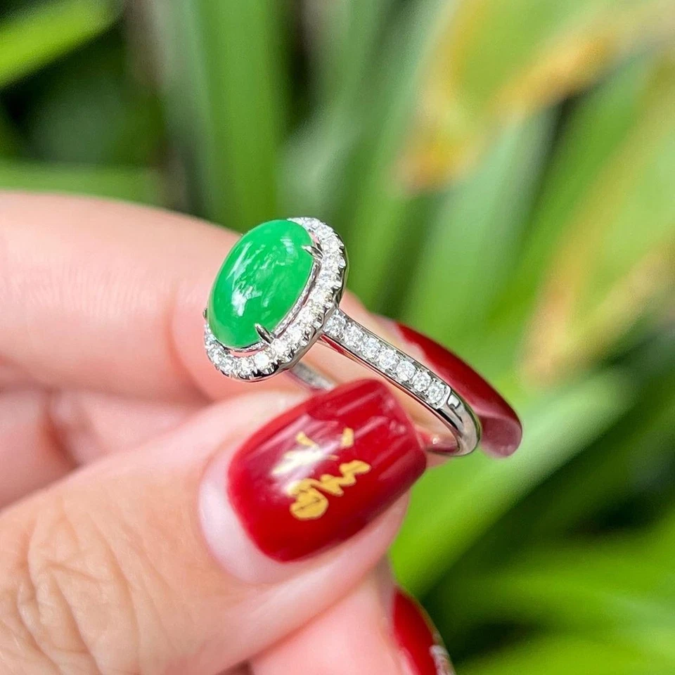 Alianza de diamantes y jadeíta verde natural corte ovalado de 1,81 quilates platino 950 6 7 8 Foto 2 de 4