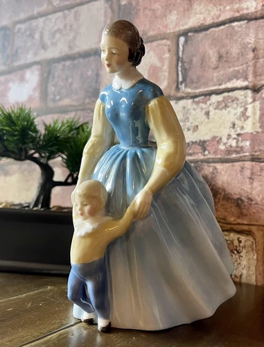 ROYAL DOULTON FIRST STEPS PORCELAIN FIGURINE HN2242 BONE CHINA ENGLAND COPR 1958