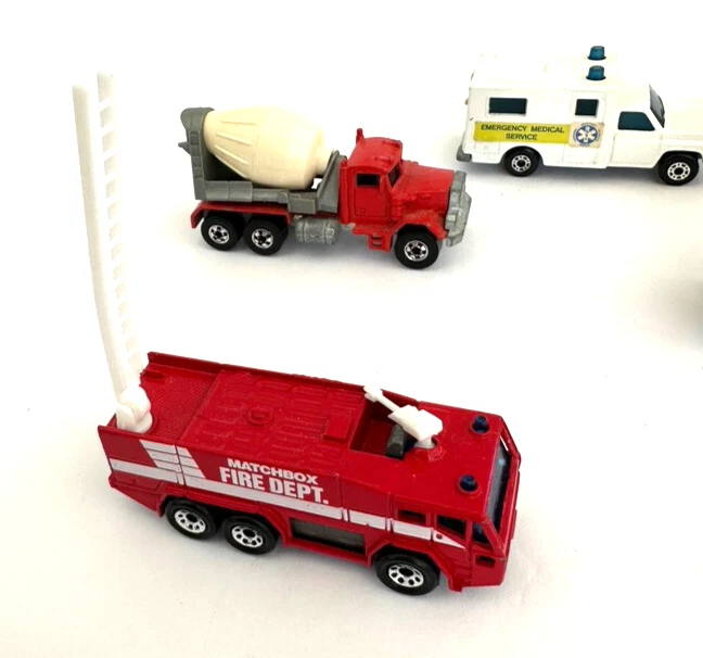 5 Vintage Matchbox & Hot Wheels Vehicles From 1970s-1990s~~Construction Fire etc - Image 3 of 4