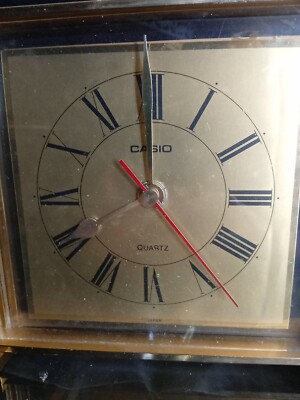 Pendulette Casio Quartz . Aluminium Doré