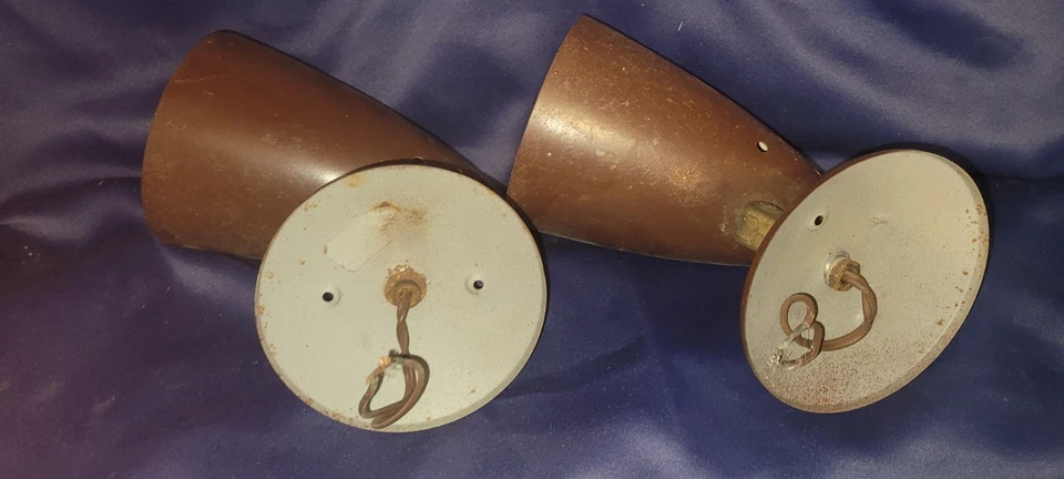 Par de luces de aplique de pared de mediados de siglo Foto 2 de 4