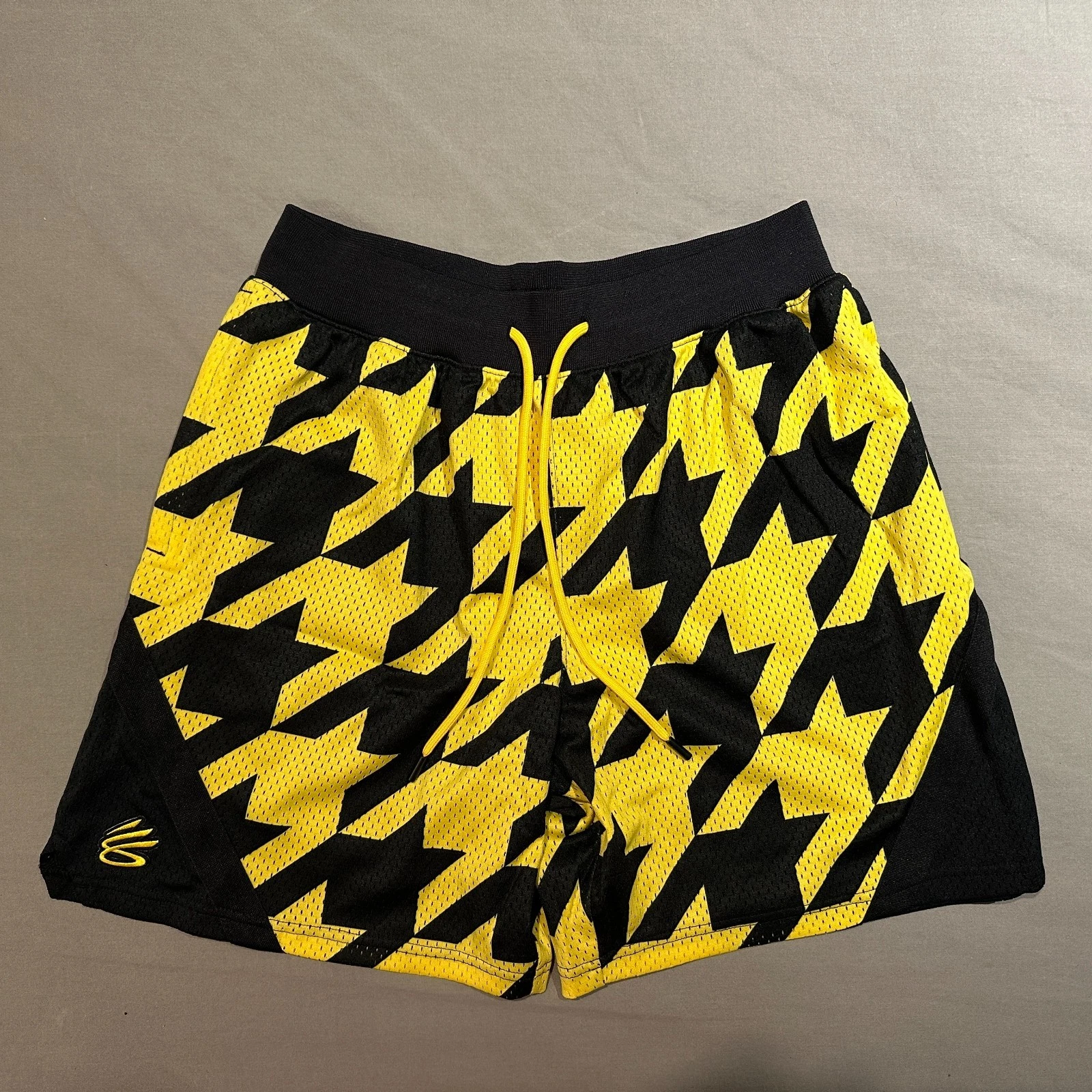 Under Armour Steph Curry Sig Shorts 3 Black & Gold Basketball Medium