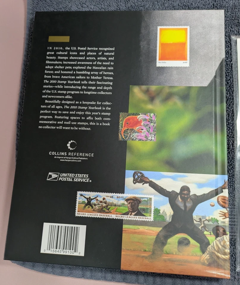 Anuario de estampillas conmemorativas 2010 USPS con estampillas y funda selladas Foto 4 de 4