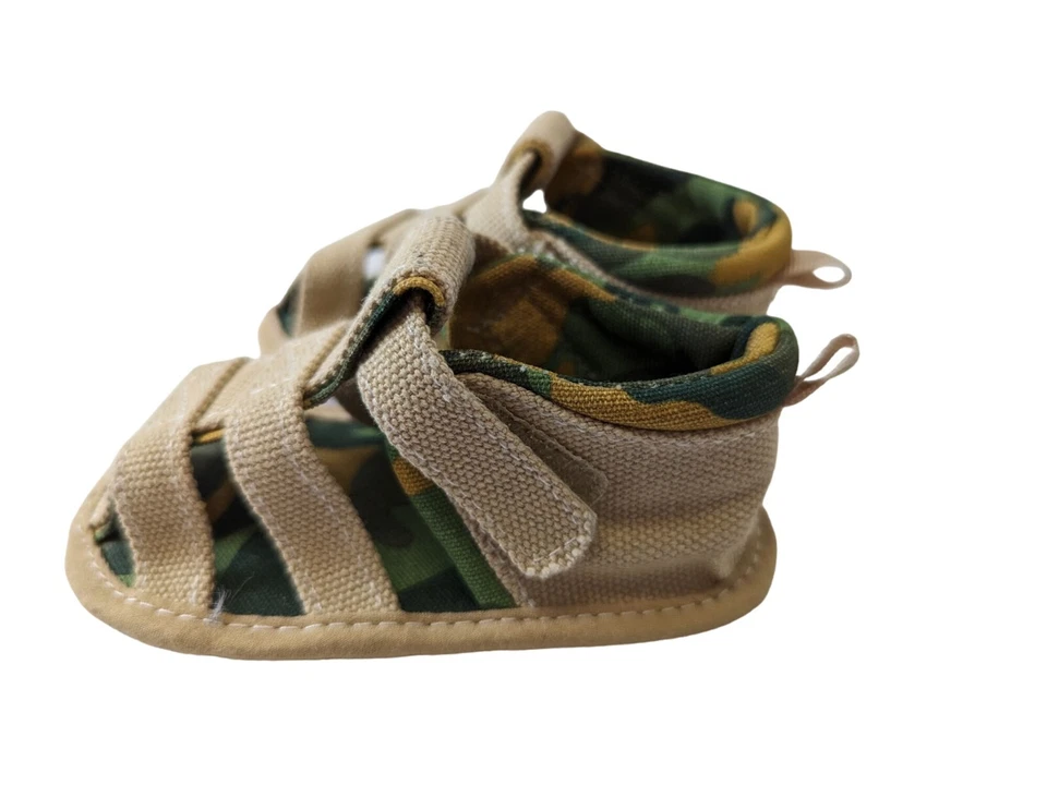 Sandálias de lona First Steps By Stepping Stones tamanho 3 6-9 meses bronzeado com camuflagem - Imagem 2 de 4