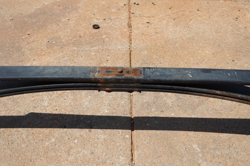 Chevy Silverado 1500 2014-2019 4x4 suspensión trasera izquierda hoja resorte OEM Foto 3 de 4