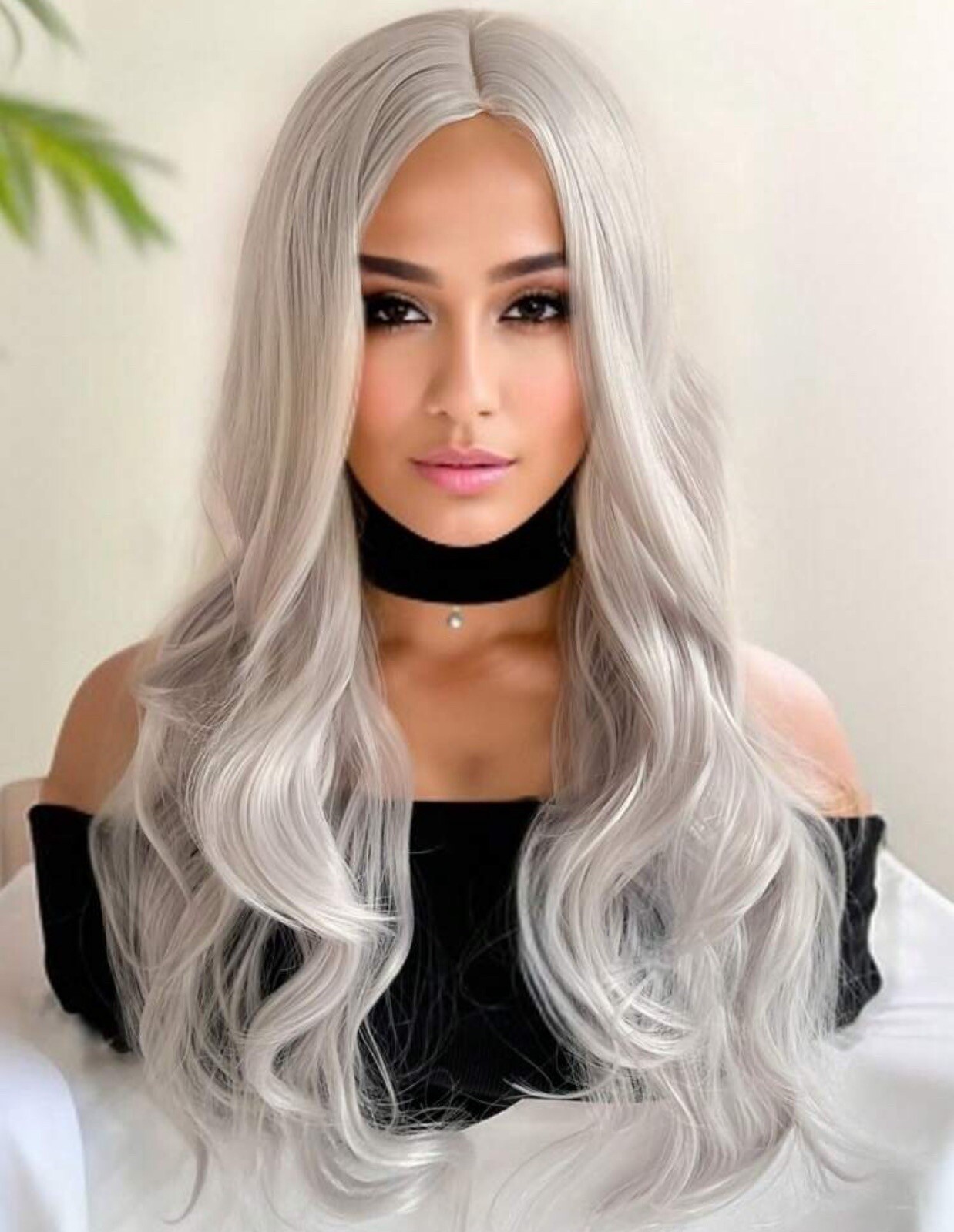 Perruque synthétique grise femme longue ondulée et bouclée avec pack de 4 bonnets wig