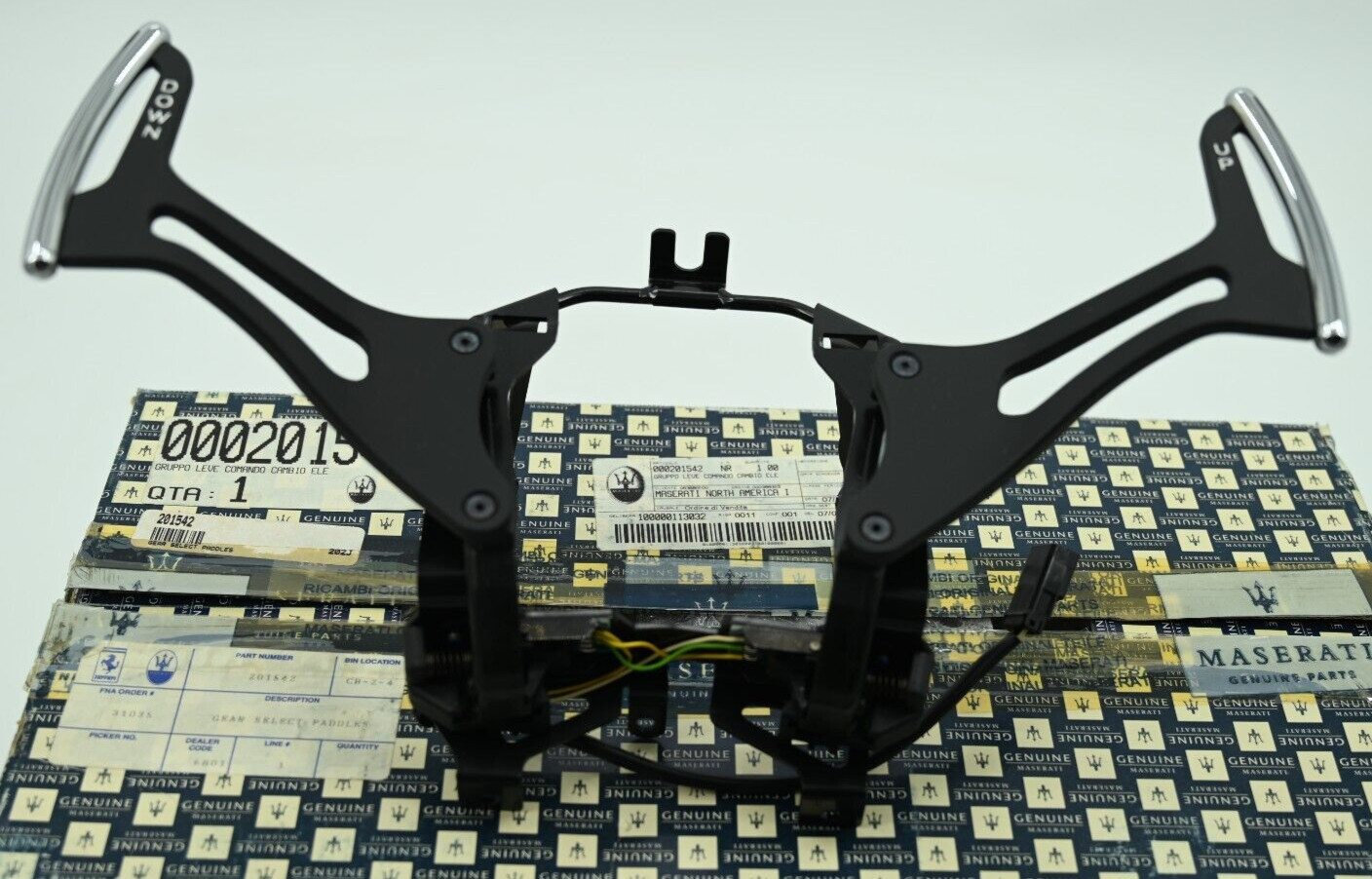 Genuine OEM Maserati Quattroporte Paddle Shifter Lever Set Part P/N 201542 NEW