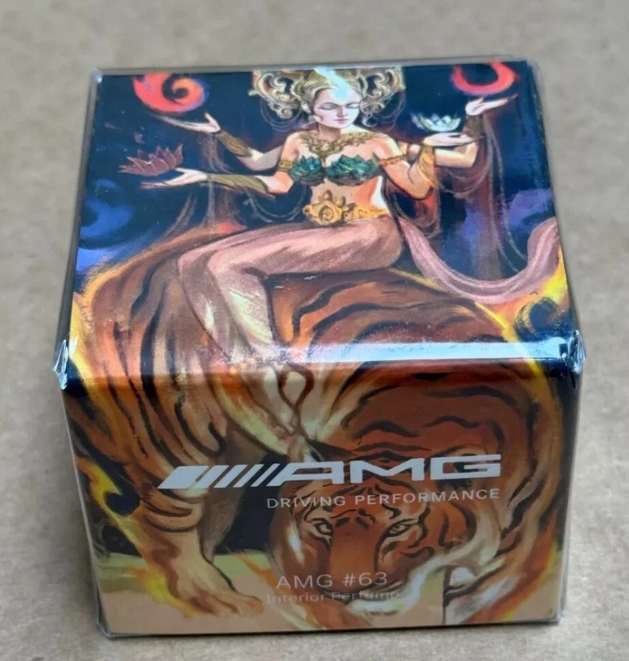 Ambientador de aire con fragancia de cabina genuino Mercedes-Benz (AMG #63) perfume interior Foto 2 de 3