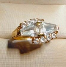 10k yellow Gold Women's Ring With CZ Stones Size 6 1/2 g20
