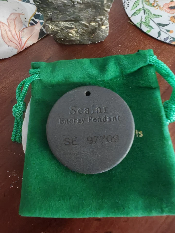 Colgante de curación magnética holística - Collar de equilibrio energético y bienestar Foto 2 de 4