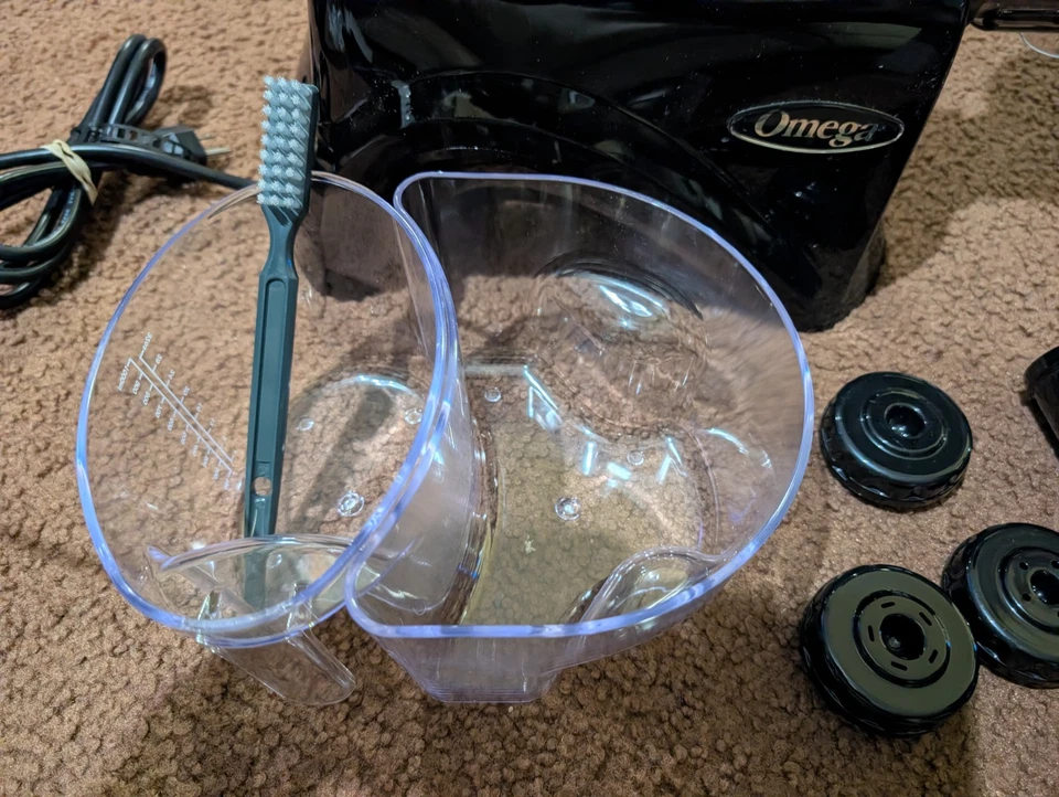 Espremedor elétrico Omega NC900 centro de nutrição horizontal, preto - Imagem 4 de 4