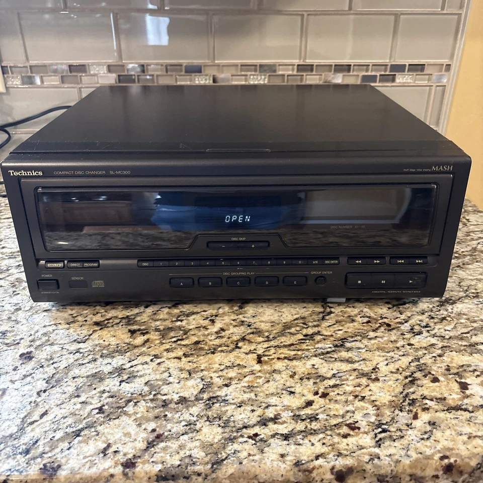Technics SL-MC300 Cambiador de CD 110 Reproductor/Cambiador de discos compactos -PIEZAS/REPARACIÓN- LEER Foto 2 de 4