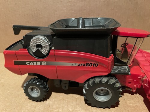 ERTL Case-IH AFX 8010 1/32 Collector’s Edition Combine with Grain & Corn Heads - Picture 6 of 8