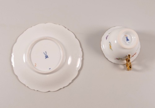 Meissen Prunk- Moccatasse Untertasse Tasse gold angespitzt Streublümchen 1. Wahl - Picture 7 of 9
