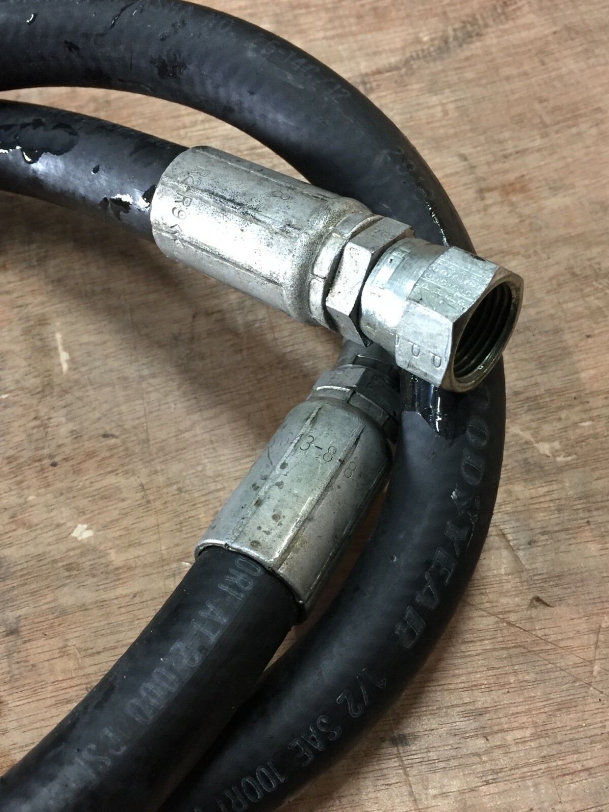 LOT OF GOODYEAR HYDRAULIC HOSES 1/2" SAE 100RI 2000PSI 42" & 1/4" SAE