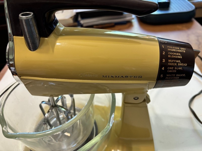 Vintage Sunbeam Mixmaster , 12 speed Harvest Gold