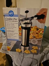 Wilton Cookie Pro Cookie Press - Silver