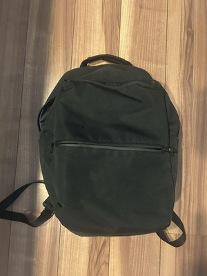 Uniqlo Sac à Dos Noir, Fonctionnel, Bretelles Rembourrées, Panneau Arrière en points de vente Maille, Occasion