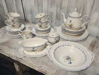 Blue Peony by Nikko 33pc Fine Porcelain Tableware Set Japan Service for 4