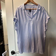 Gap V-Neck Top Blue White Stripe Cuff Sleeve Blouse Summer Coastal Beach Light
